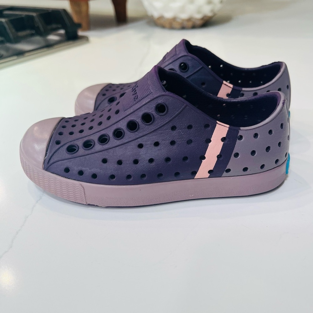 Native shoes purple stripes VGUC  size 8 toddler